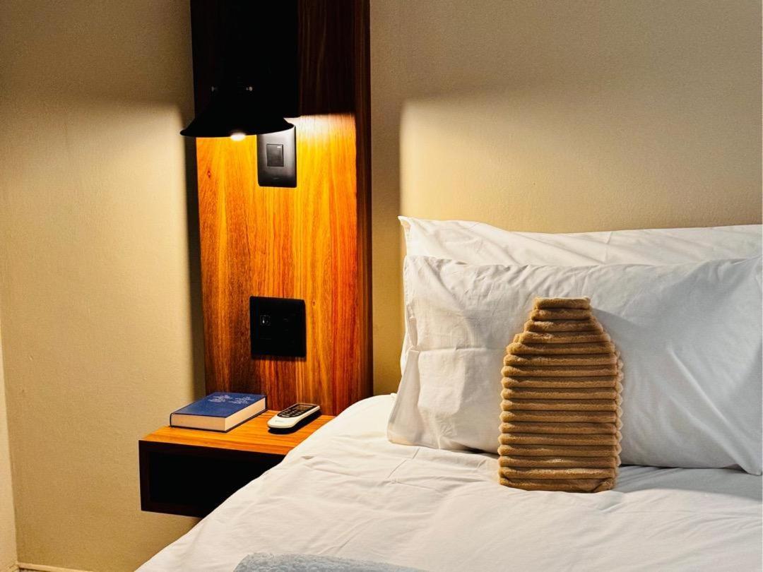 Flying Ostrich Guesthouse & Self-Catering Accommodation Mariental Rum bild