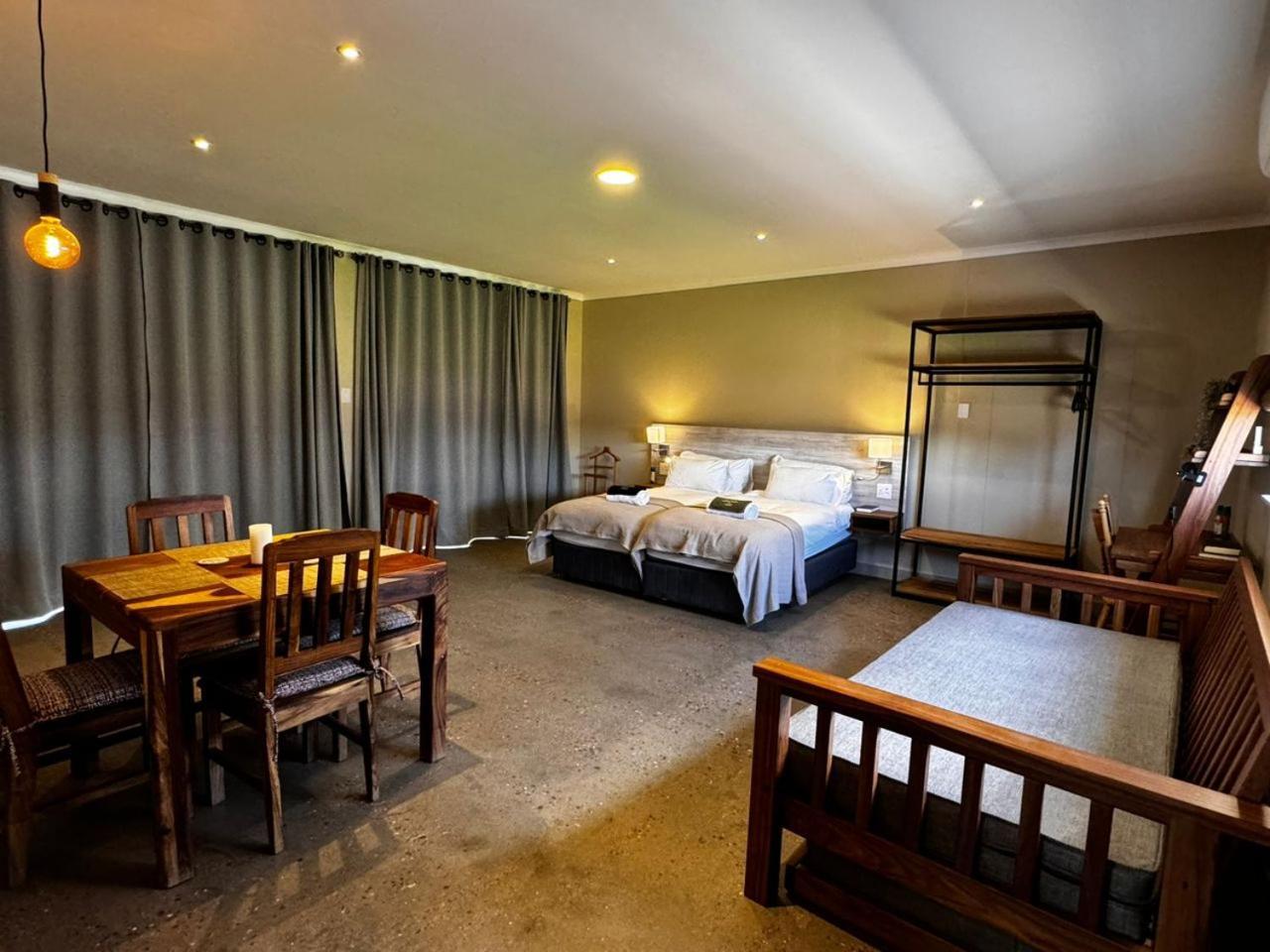Flying Ostrich Guesthouse & Self-Catering Accommodation Mariental Exteriör bild